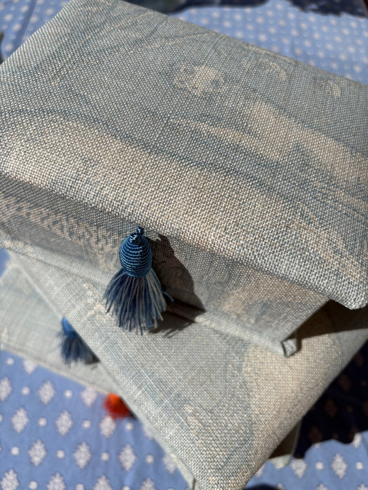 Andrew Martin, A6 Schachtel