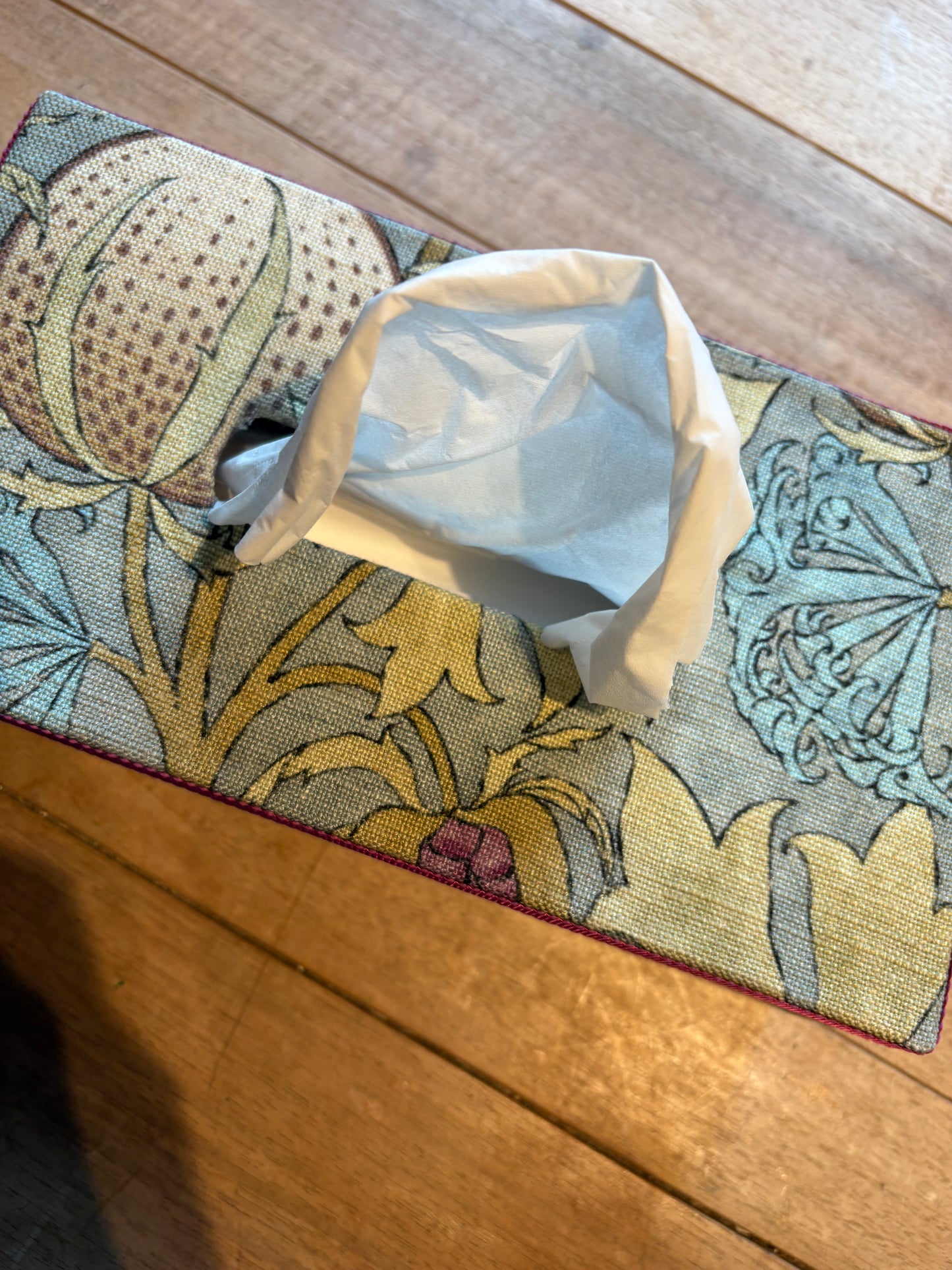 William Morris Stoff, Kleenex