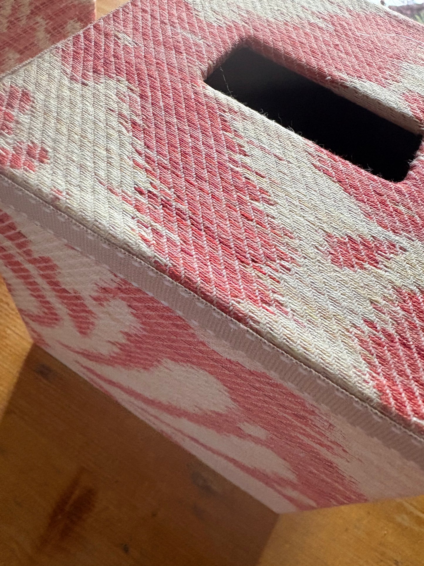 Kleenex Rosa Creme,länglich und quadratisch, Stülpschachtel