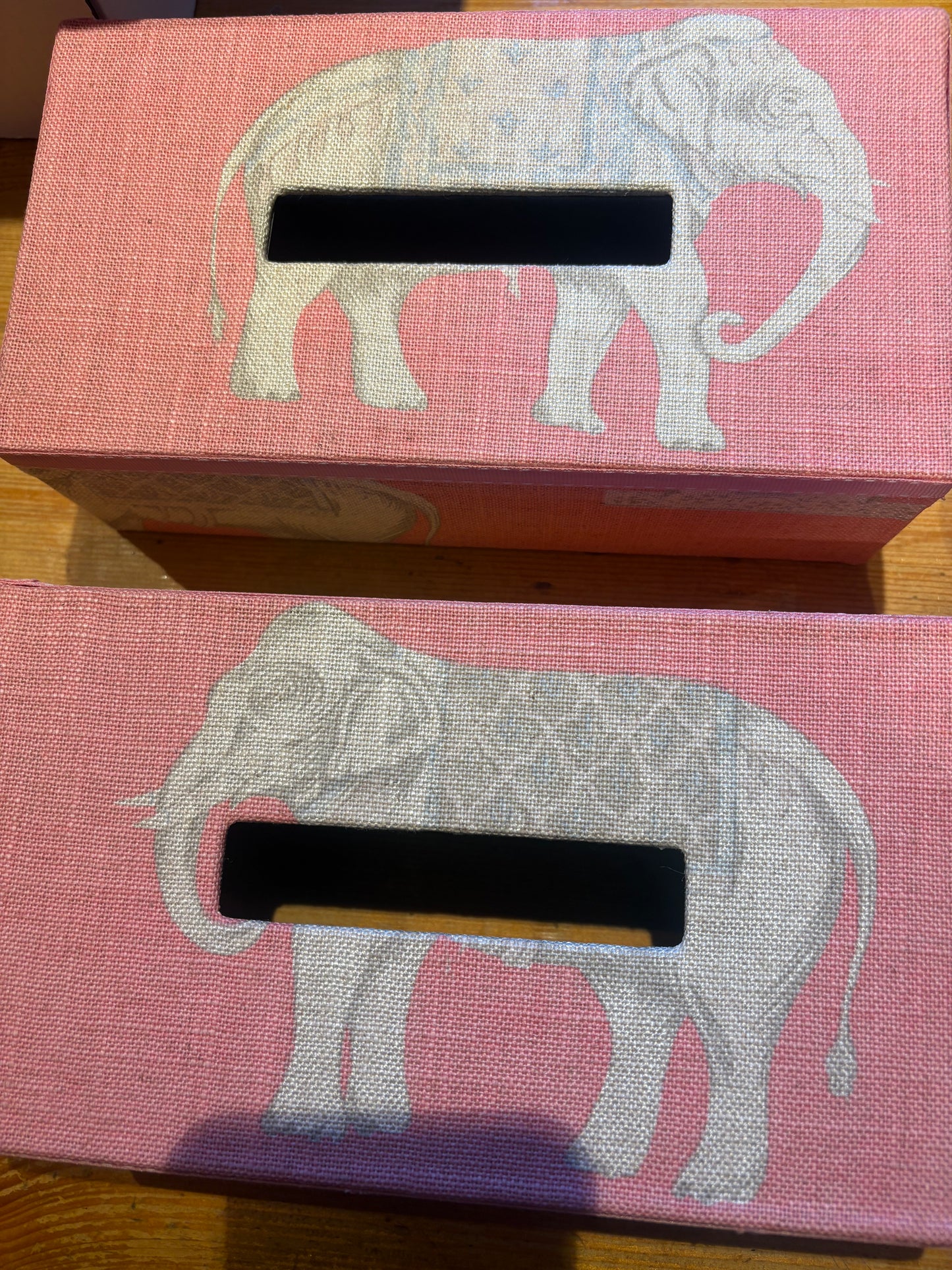 Elefant Kleenex,Andrew Martin