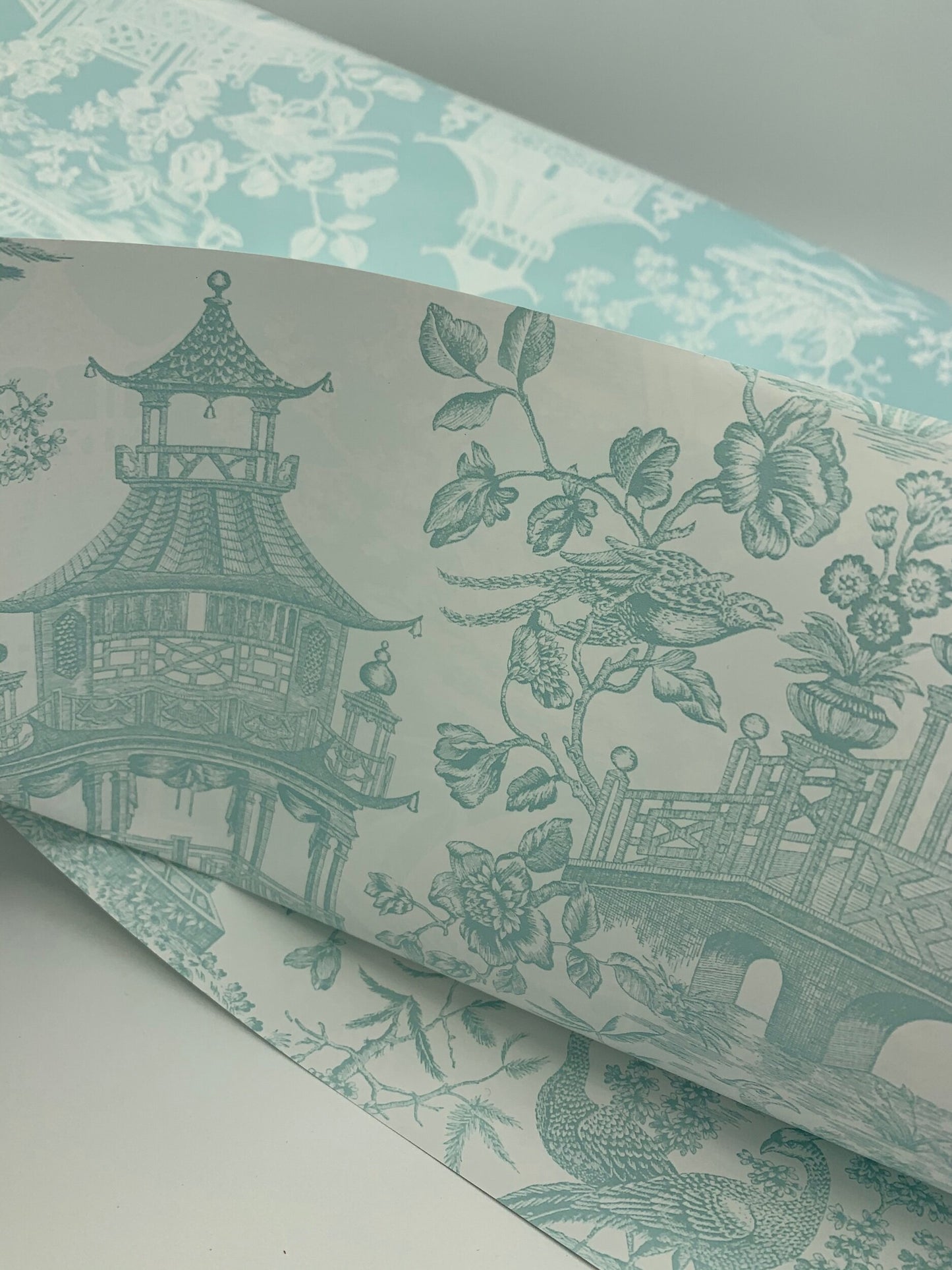 Toile De Jouy Geschenkpapier Hellblau