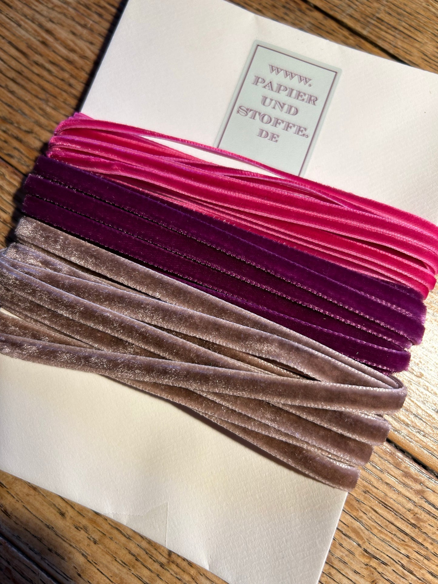 Samtband drei Farben Beere