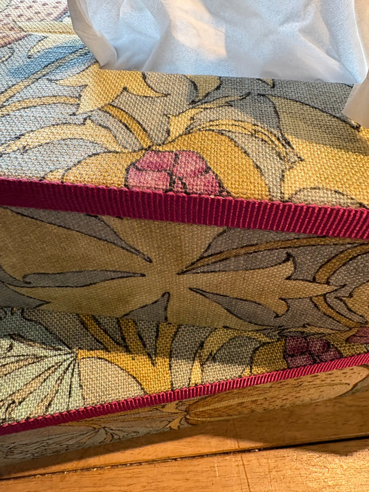 William Morris Stoff, Kleenex