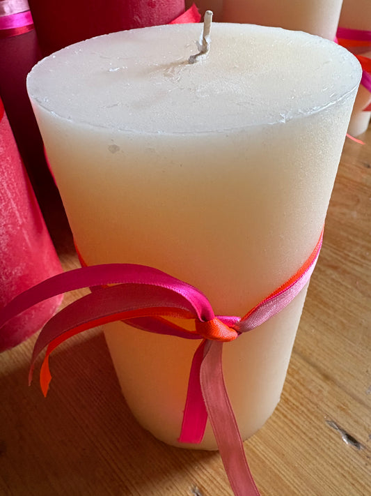 Kerzen, durchgefärbt, zwei Größen, Rot oder Creme