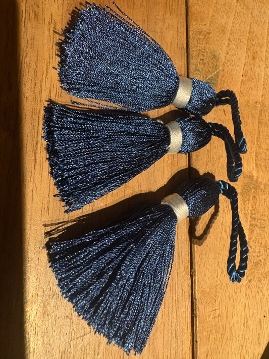 Quaste Dunkelblau  mit Creme ,4 cm