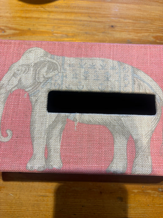 Elefant Kleenex,Andrew Martin