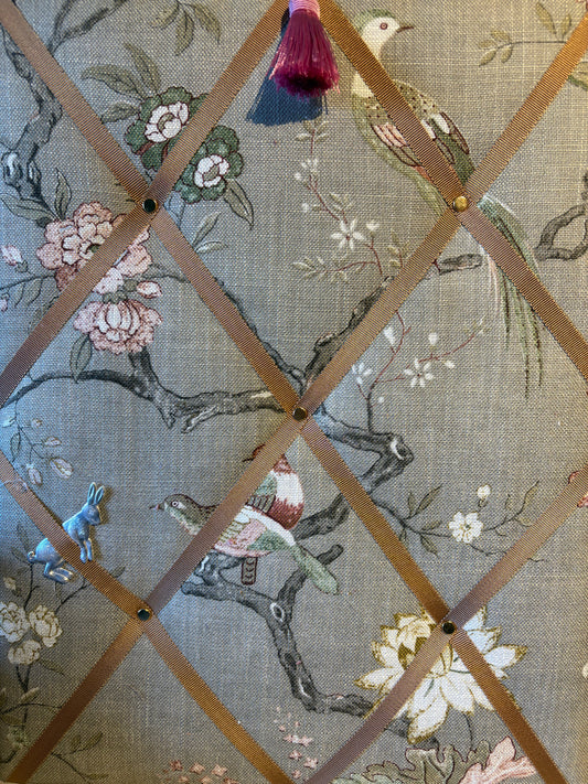 Memoboard, Pinboard 45 auf 35 cm, hochkant ,Greige Vögel