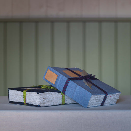 Französische Büttenpapier-Bücher